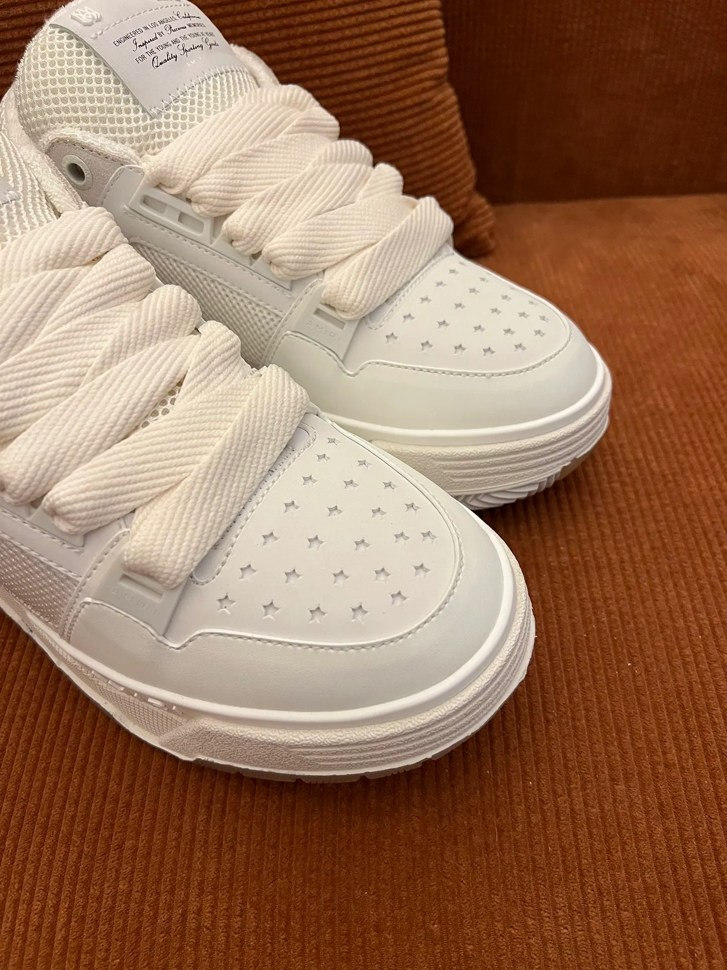 p620💰Men's shoes Amiri Emile's 2023 spring and summer new MA-1 bread shoes, couple models, casual sports shoes, sneakers Amiri gave up the rock punk style in the new season and used a large number of unsaturated colors, Morandi tones, whether you see or wear them, it will make people very happy. The large tongue of the bread shoes continues, shortens the length of the shoe body, thickens the midsole, and the toe part is more rounded. Amiri's brand letters and MA logo appear on the side of the shoe. Fabric: Original customized imported first-layer cowhide + mesh. Lining: Original customized breathable towel lining. Outsole. Foam combination material. Bottom thickness: 4CM. Size: Men's 39-45